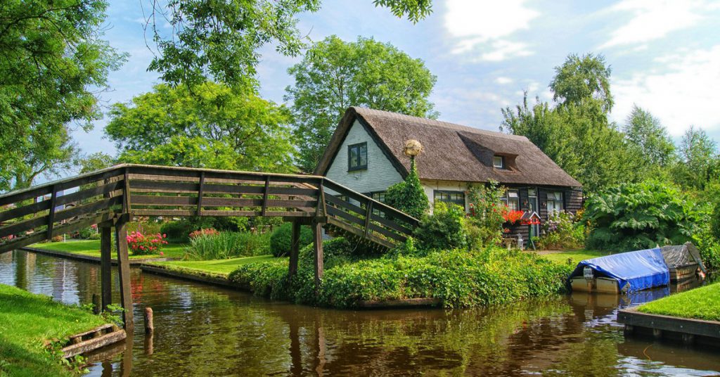8. Giethoorn