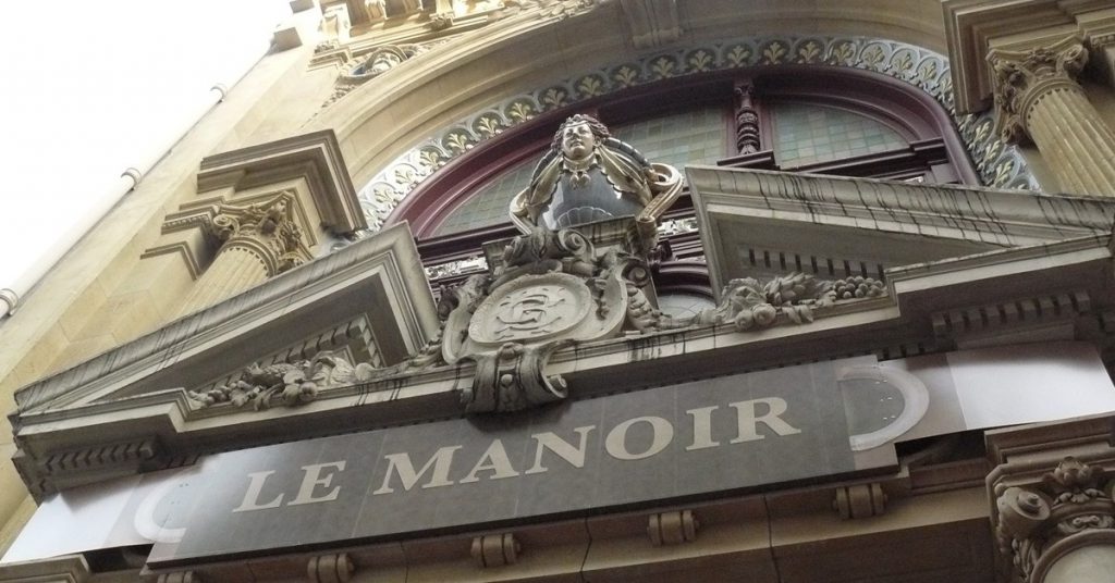 8. Le Manoir de Paris