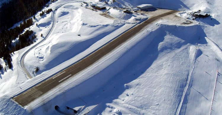 Aéroort de Courchevel, France