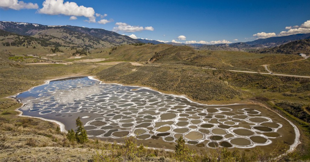 6. Un lac tacheté au Canada