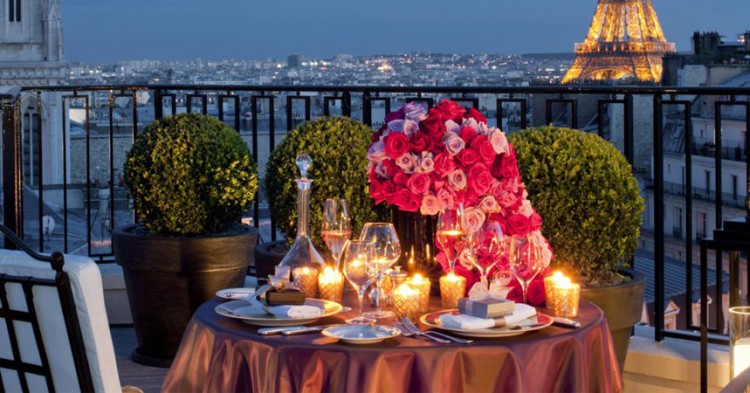 8 adresses pour dîner sur les toits à Paris