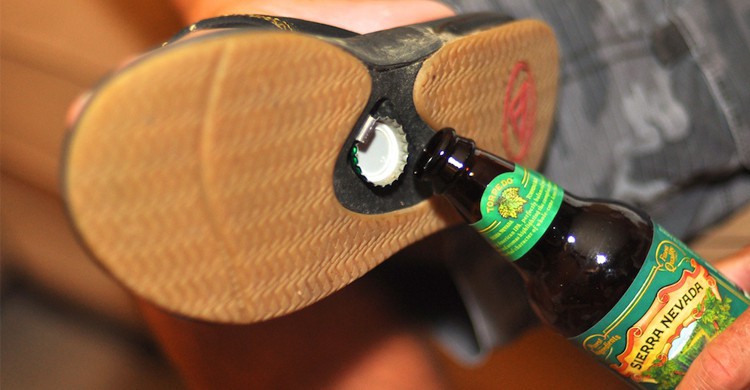 Tongs décapsuleur autre indispensable d'un été réussi (acapaday)