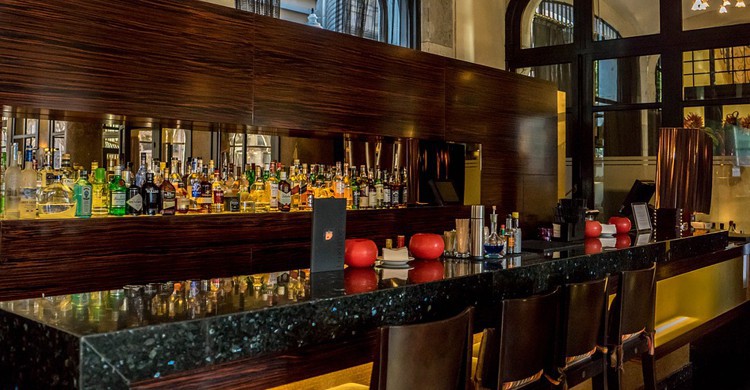 Vue sur le bar d'un hôtel - pixabay 