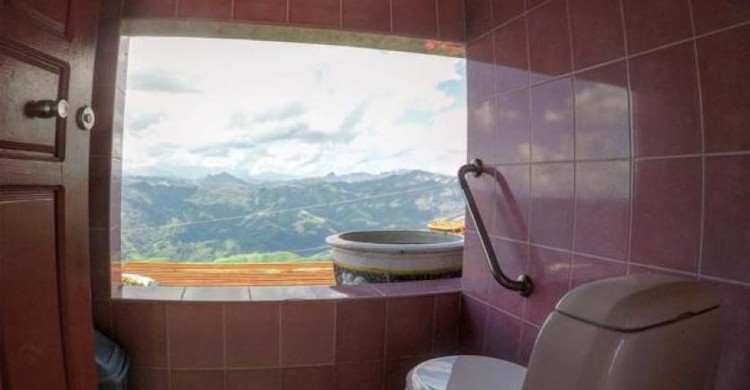 toilet du laos - recreoviral