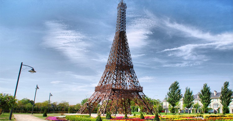 Vue sur la miniature de la Tour Eiffel - laotraruta