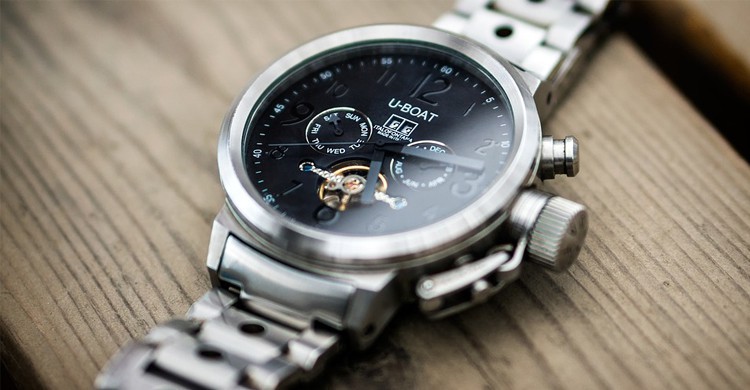 Montre indiquant différents horaires (pixabay)