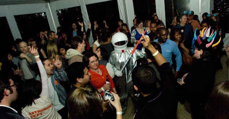 fête avec des inconnus - wikipedia