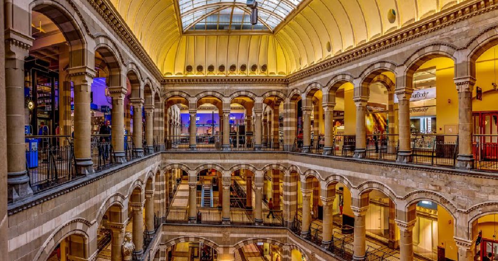 10. Magna Plaza - Hollande