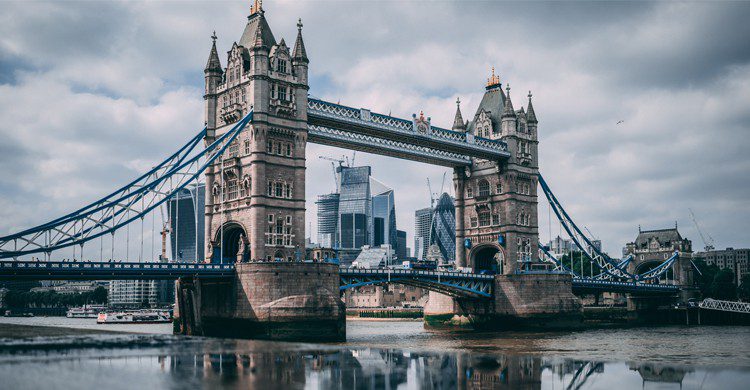 Tower Bridge ( Robert Tudor - Unsplash )
