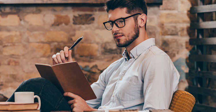 Jeune homme - g-stockstudio