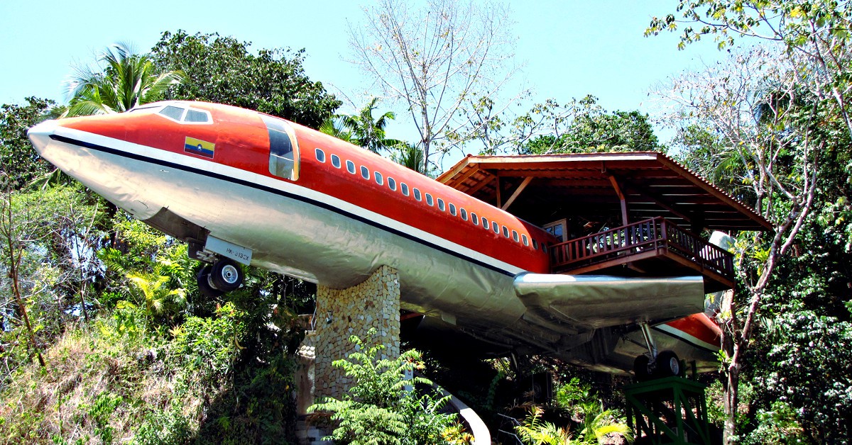 Dans un Boeing Au Costa Rica, un Boeing 727 a été intégré avec soin dans le cadre verdoyant de l'hôtel Costa Verde, en pleine forêt tropicale. Plusieurs chambres de luxe y ont été aménagées.