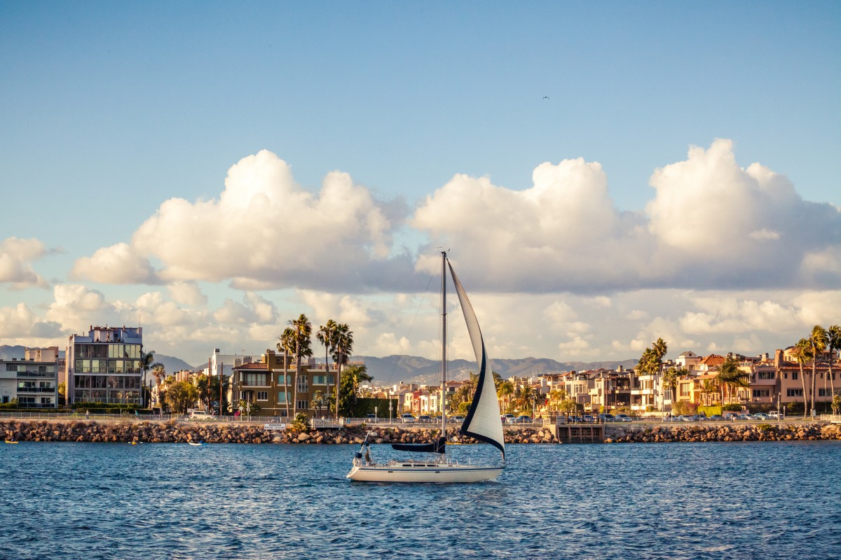 Marina del Rey  Ce "petit" quartier mérite d'être plus connu. Il jouxte Venice Beach est présente l'intérêt d'être plus calme et très nature avec sa belle marina qui s'arpente tranquillement à vélo.