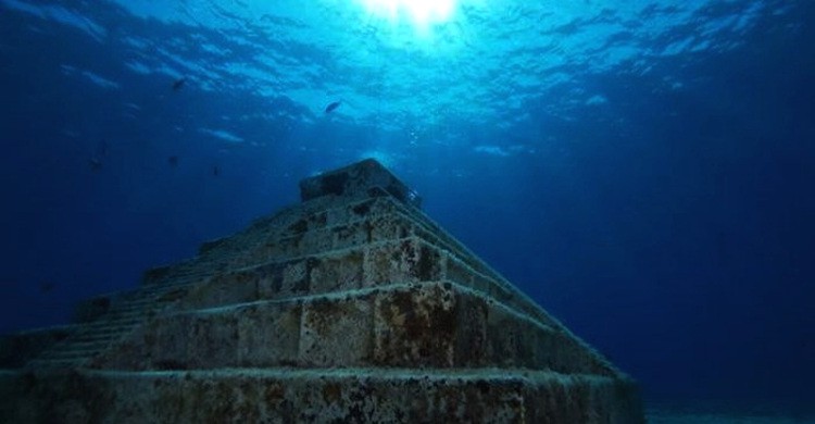 Yonaguni-jima, Japon
