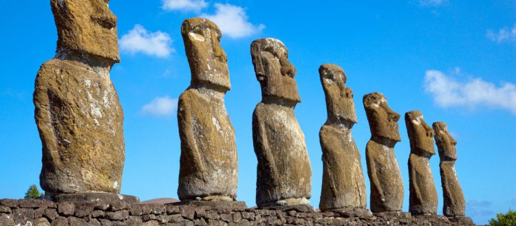 Les Statues de l'Île de Pâques (istock))