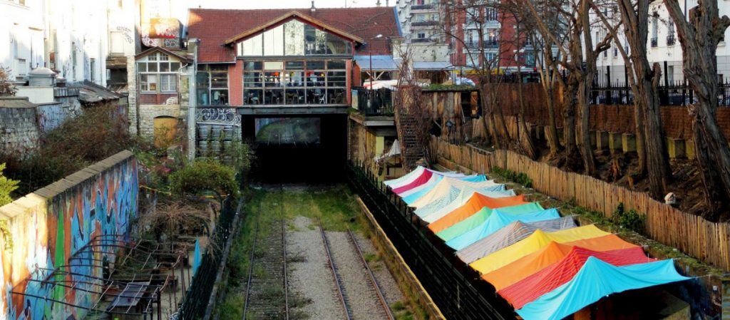Étrange chemin de fer