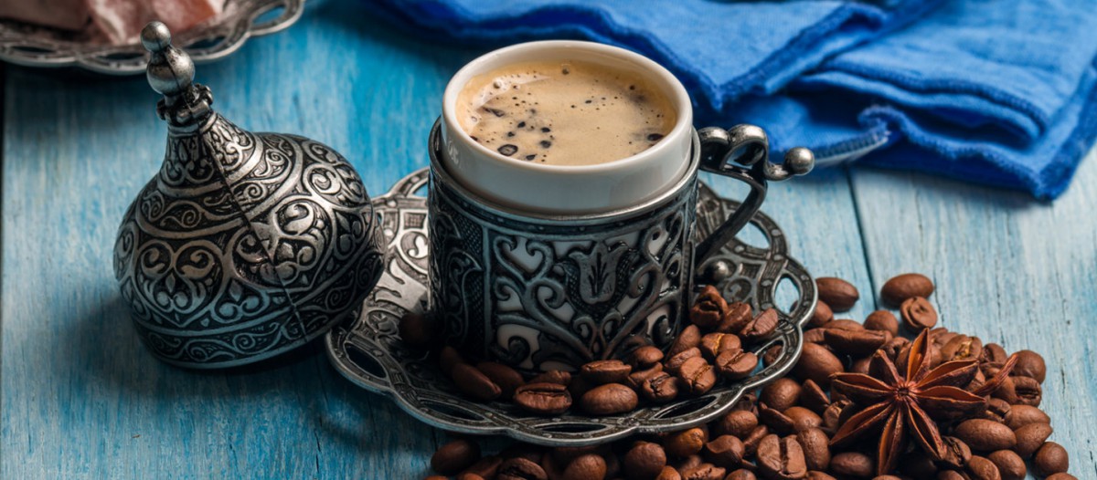 Buvez un savoureux café turc, et découvrez votre avenir dans le marc !