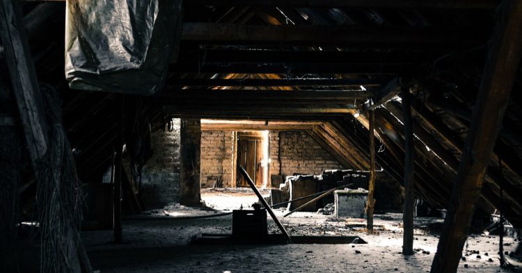 Choisissez une décoration terrifiante pour votre grenier (Pixabay)