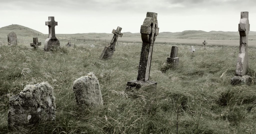 6. Fêter Halloween dans un cimetière ?