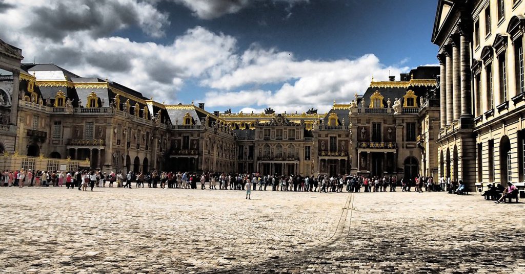 7. Le château de Versailles (France)