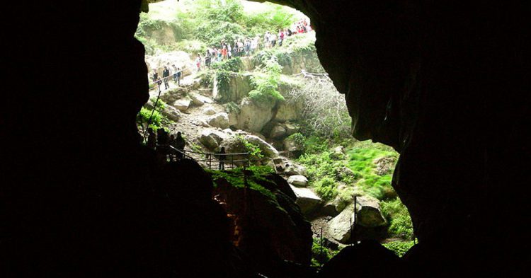 Grotte de Lombives (Wikimedia commons)