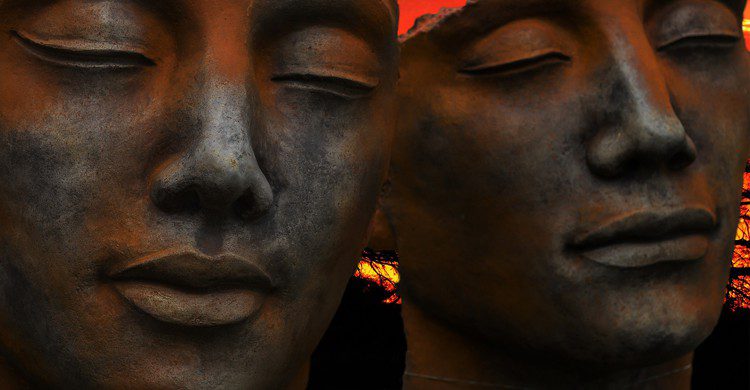 Les Zandés et leur jeunes femmes… hommes (Pixabay)