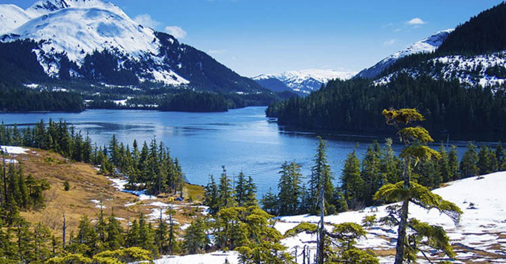 3. Le village de Nikolaevsk (Alaska) )