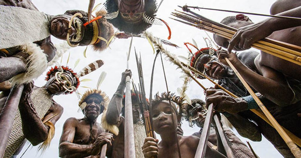 7. Les Mikea (Madagascar) )