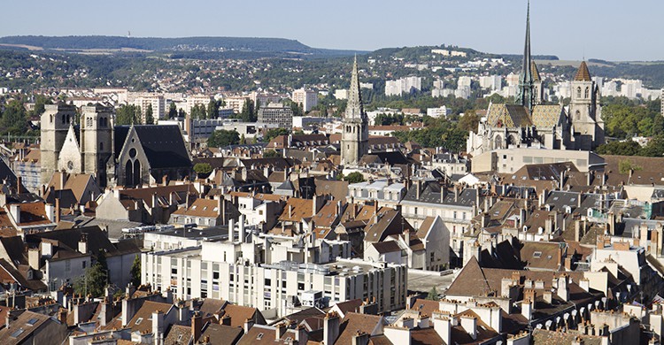 Vue d'ensemble sur la ville de Dijon en Côte d'Or (Istcok)