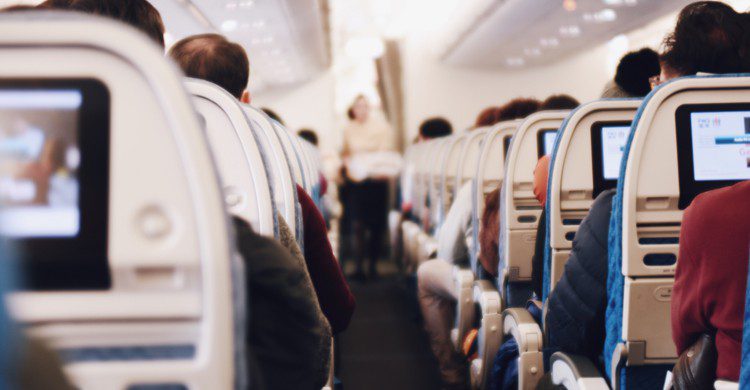 cabine d'avion avec passagers