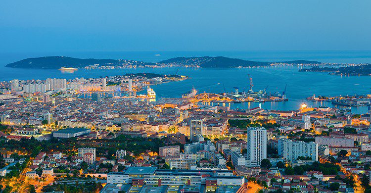 Vue aérienne sur Toulon (Istock)